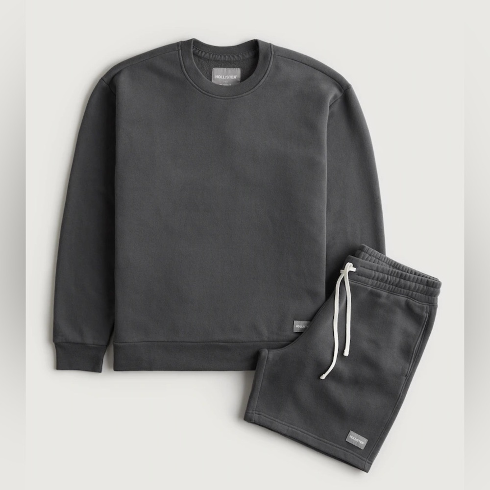Hollister Relaxed Crew Sweatshirt & 7" Short Bundle